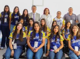 JUGADORAS DE SOFTBOL SON RECIBIDAS EN EL CONGRESO DE SONORA