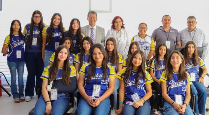 JUGADORAS DE SOFTBOL SON RECIBIDAS EN EL CONGRESO DE SONORA