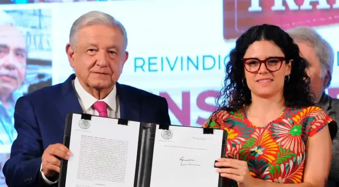 López Obrador firma decreto que crea Fondo de Pensiones; en junio, transferencia de recursos