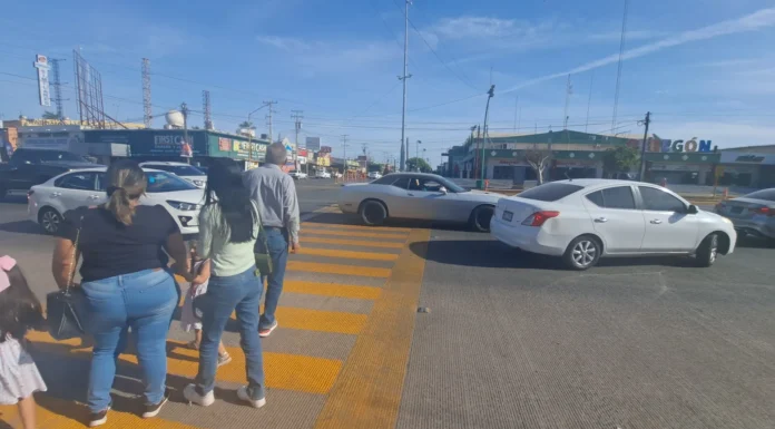 Piden peatones seguridad vial frente a Central Camionera