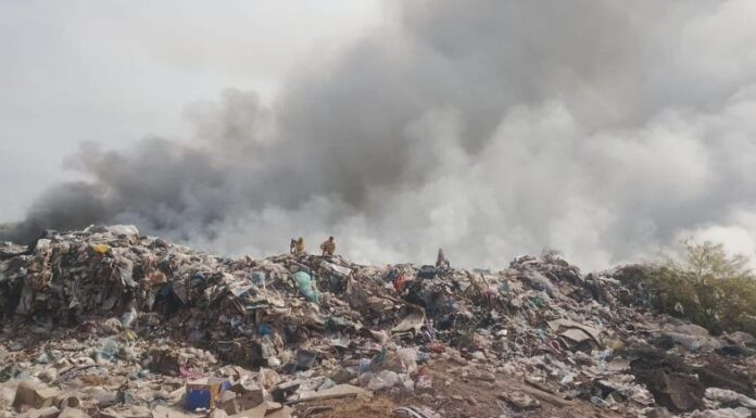 Sofocan Bomberos fuego en Basurón