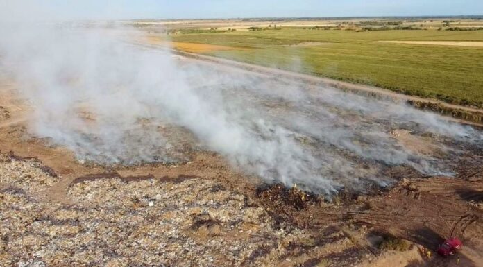 Bomberos logran extinguir el incendio del basurón en Huatabampo, Sonora