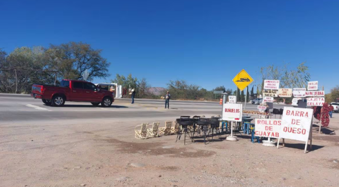 Buscan desalojar a vendedores de tramo carretero en Ímuris