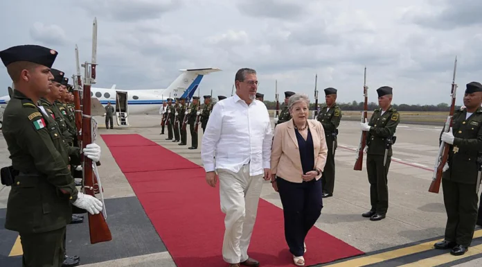 López Obrador y Arévalo inician reunión en la frontera de México con Guatemala