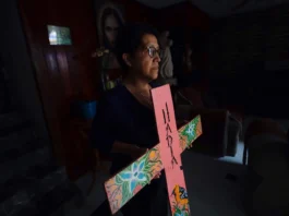 Mamás e hijos de víctimas de feminicidio marcan el Día de las Madres en México