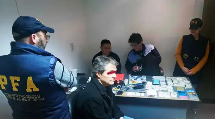 Detienen a Carlos Ahumada en aeropuerto de Panamá