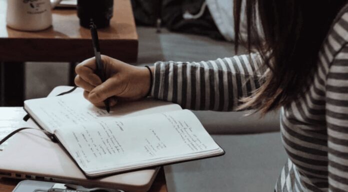 Santander ofrece más de 4 mil becas a jóvenes que buscan profesionalizarse