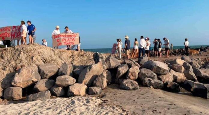 Clausuran escollera en playa Camahuiroa