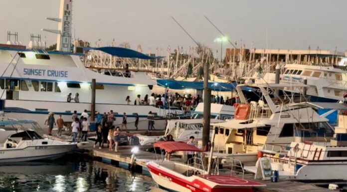 “Invaden” miles de turistas las playas de Puerto Peñasco