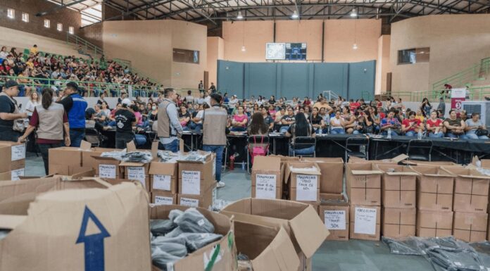 Entregan uniformes escolares en 60 municipios de Sonora