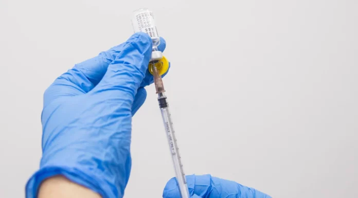 Inglaterra inicia ensayos de vacunación personalizada para combatir el cáncer