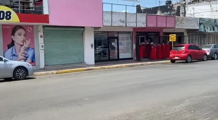 Afecta falta de estacionamiento a comerciantes del centro