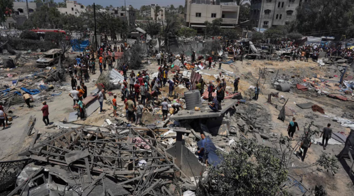 Un ataque israelí contra el comandante militar de Hamas mata al menos a 90 personas en el sur de Gaza