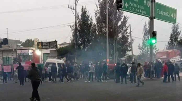 Ejidatarios de Tonanitla bloquean accesos al AIFA