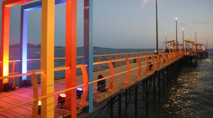 Detienen a joven por tirarse clavados en muelle de Bahía de Kino