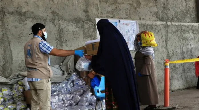 Talibanes prohibirán a las mujeres cantar y a los hombres afeitarse la barba