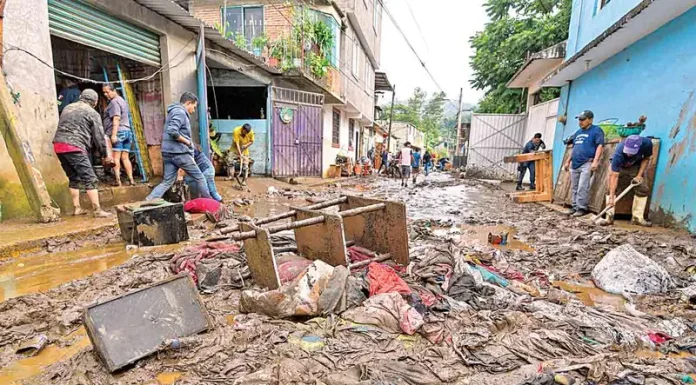 Lodo ahoga cerca de 450 casas en Tejupilco; hay, al menos, 1,500 damnificados