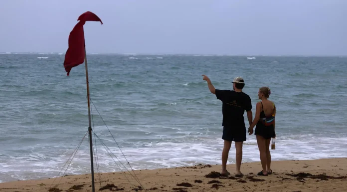 ‘Ernesto’ se convierte en huracán al norte de Puerto Rico