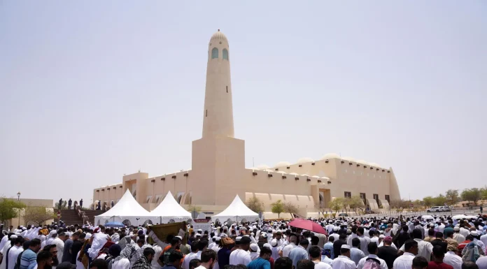 Miles despiden al líder Haniyeh en un multitudinario funeral en Doha