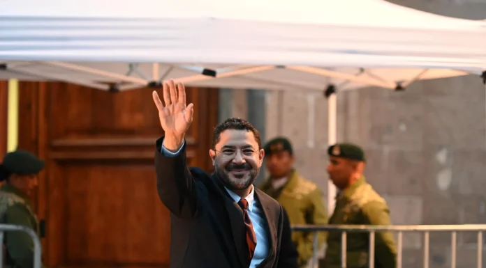 Sheinbaum nombra a Martí Batres como próximo director del ISSSTE