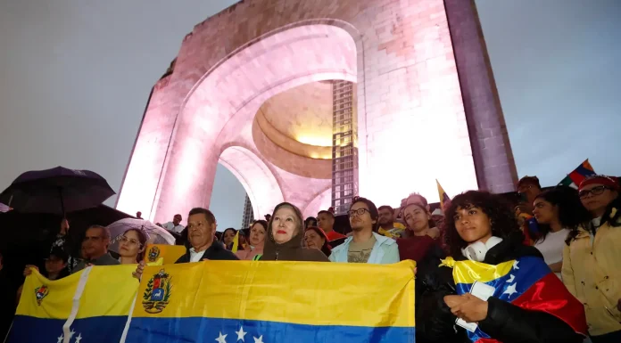 VENEZOLANOS PROTESTAN EN LA CIUDAD DE MÉXICO A UN MES DE ELECCIÓN PRESIDENCIAL
