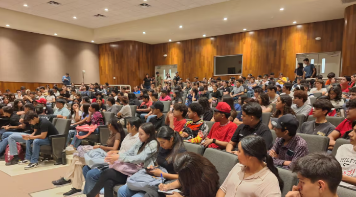 Jóvenes mayos buscan estudiar una carrera pese a las dificultades