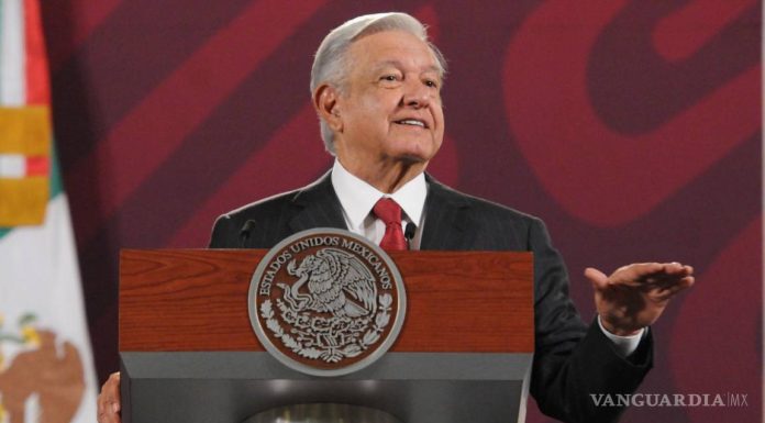 ‘Quieran o no, habrá libros de texto de la SEP’, dice AMLO