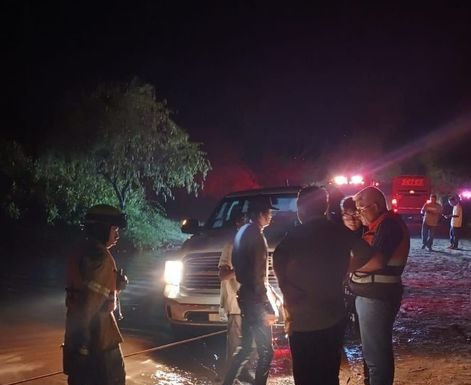 PROTECCIÓN CIVIL ATIENDE RESCATE DE 16 PERSONAS ATRAPADAS EN CAMIÓN DE TRANSPORTE