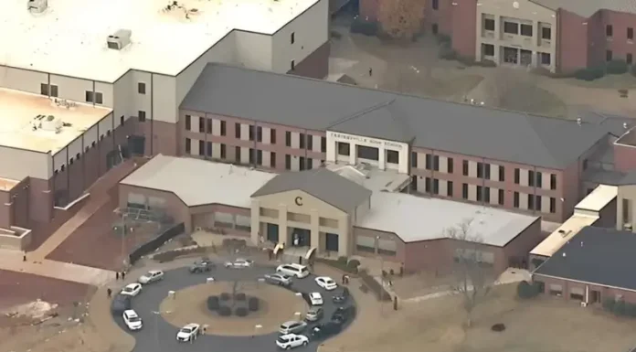 Tiroteo en escuela de Georgia deja 4 muertos; sospechoso es detenido