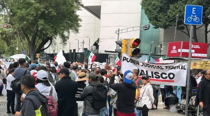Trabajadores del Poder Judicial mantienen plantón afuera del Senado; afectaciones viales