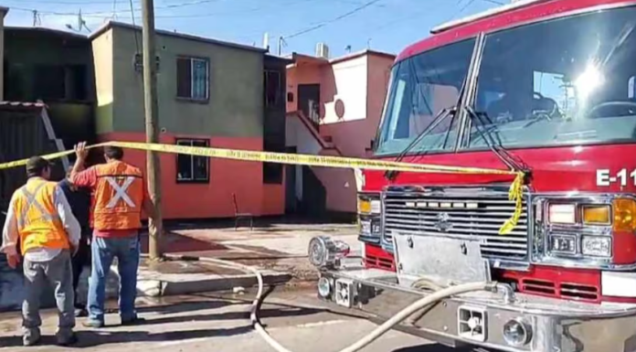 Rescatan a familia de incendio en vivienda de CO