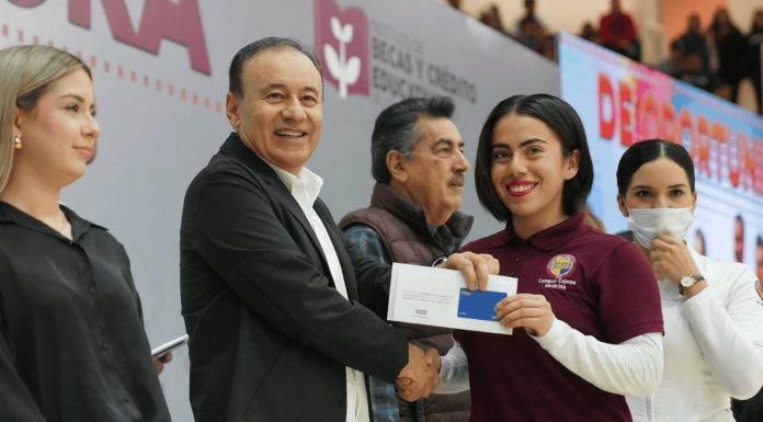 Sonora entrega 330 mil becas en tres años
