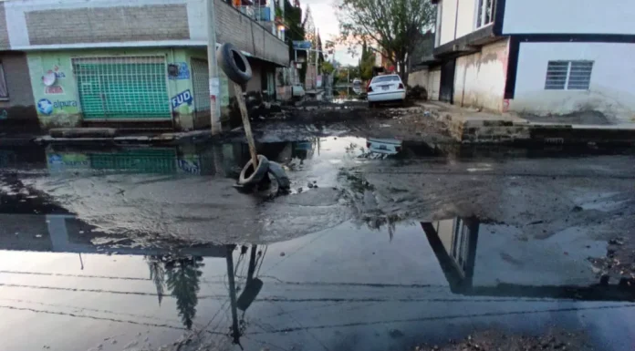 Chalco vuelve a inundarse; reaparecen lanchas para trasladar a habitantes