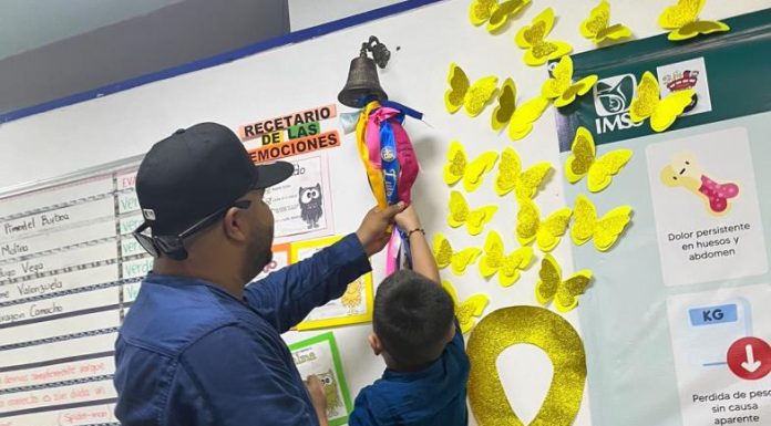 Luchó como superhéroe: Celebra Karim toque de campana