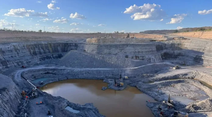 Localizan nuevos restos en El Pinabete; autoridades determinarán si corresponden a mineros