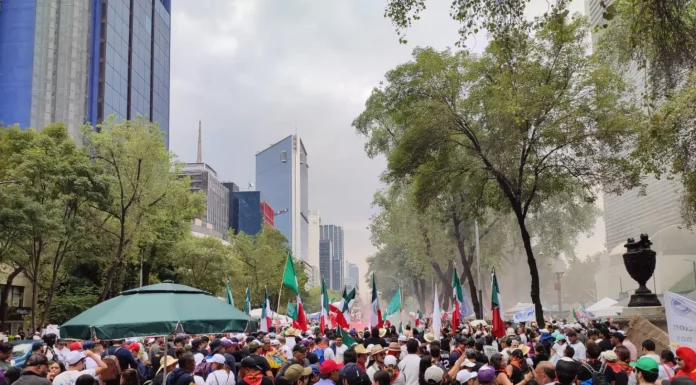 Trabajadores del Poder Judicial refuerzan plantón en el Senado