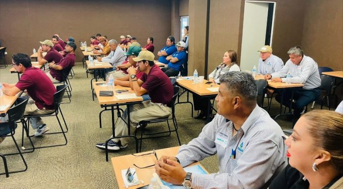 TRABAJADORES DE OOMAPASC TOMAN CURSO DE SERVICIO AL CLIENTE