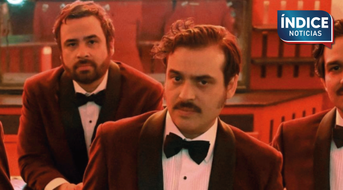 Líder de Enjambre pide que paren canción tumbada durante su concierto