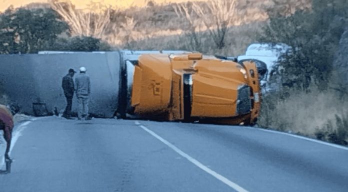 Cierran tránsito en la carretera Ímuris-Cananea por accidente