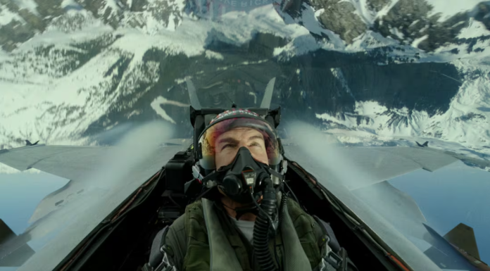 Muere instructor de vuelo de Tom Cruise en «Top Gun: Maverick» durante espectáculo de acrobacias