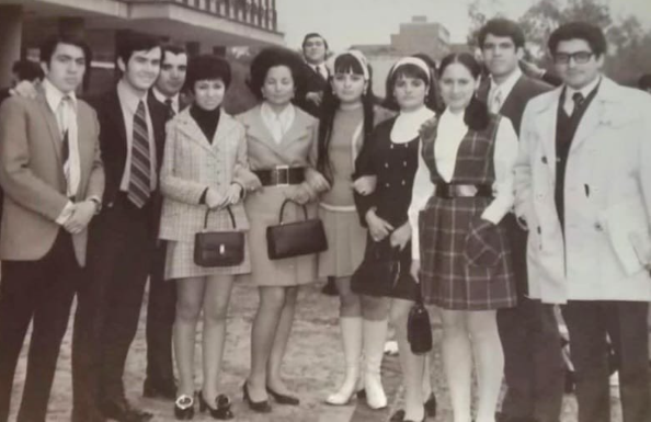 Pedro Sola publica foto inédita con Ifigenia Martínez como estudiante en la UNAM