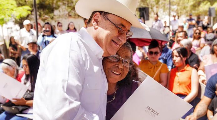 Entrega Gobernador escrituras a más de 47 mil sonorenses