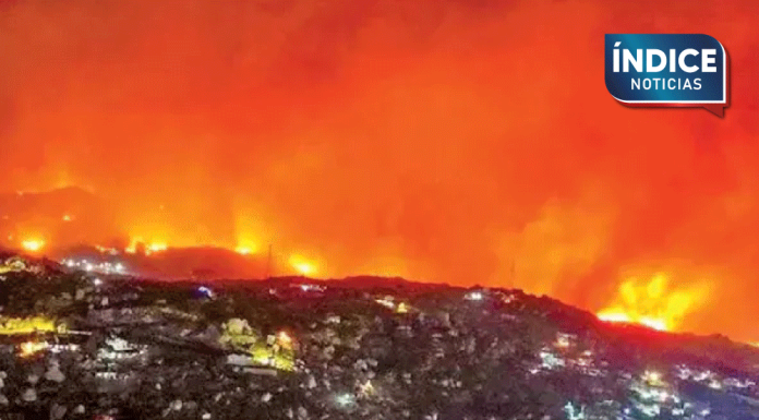 Incendio en Baja California provoca desalojos y cierre de vía; fuertes vientos lo avivan
