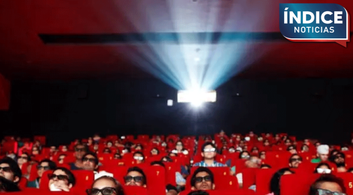 Hombre demanda a una cadena de cines por soportar media hora de anuncios…