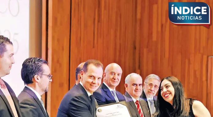 Distinguen a médicos especialistas e impulsan la excelencia