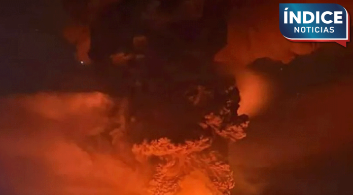 Alerta máxima por volcán en Indonesia que entró en erupción