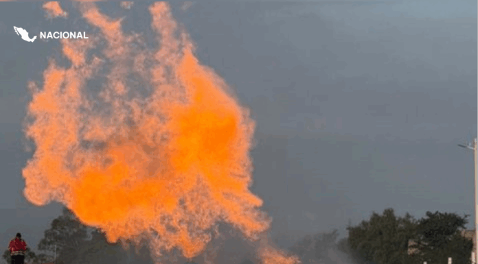 Suman casi 7 horas de caos en la México‑Puebla tras volcadura de pipa